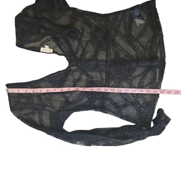 Silence + Noise Black Mesh Plunging Neckline Top - M - Picture 8 of 9